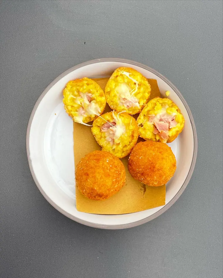 Fried arancini and panzerotti from the tapas italiane menu